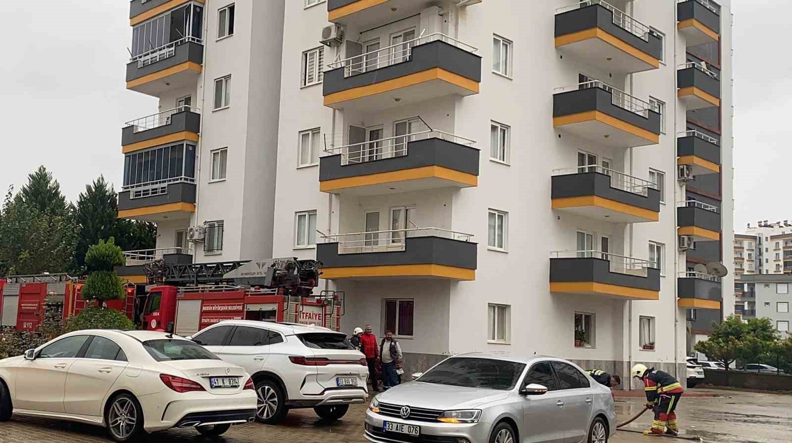 mersinde iki ayri ev yangini 1 9cKq1svT