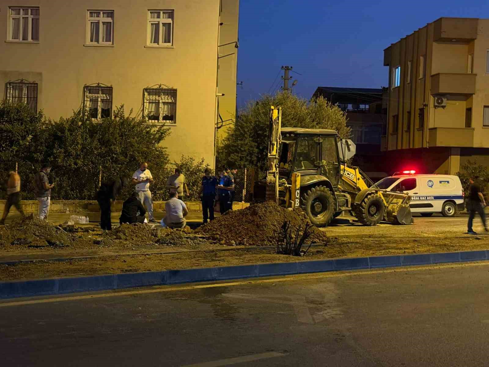Mersin’de internet çalışması için yapılan kazı doğalgaz borusuna zarar verdi: 2 yaralı 1 mersinde internet calismasi icin yapilan kazi dogalgaz borusuna zarar verdi 2 yarali 0 b9tqk2Rc