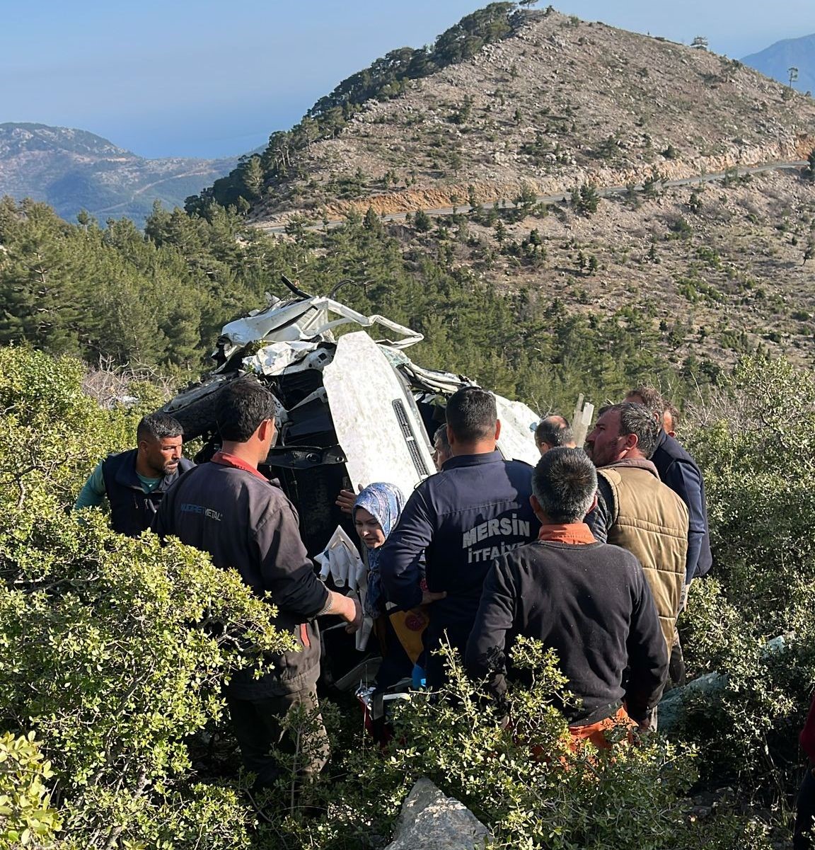 mersinde isci servisi ucurumdan yuvarlandi olu ve cok sayida yarali var 5 p8WOAWTu