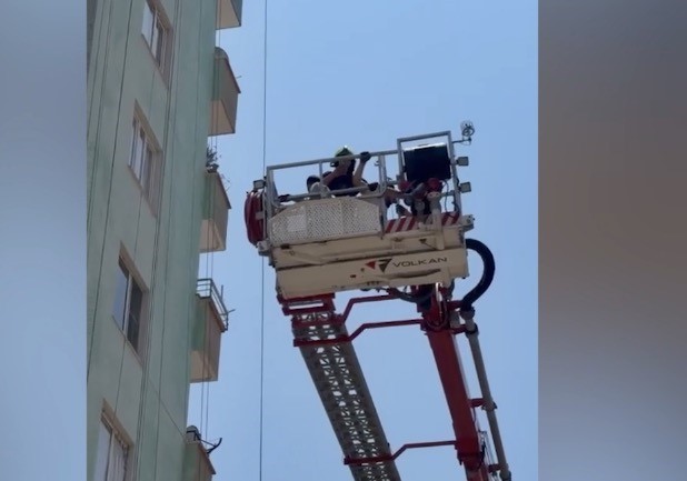 Mersin’de iskelede mahsur kalan 3 işçi kurtarıldı 5 mersinde iskelede mahsur kalan 3 isci kurtarildi 1 aLUsVZmQ