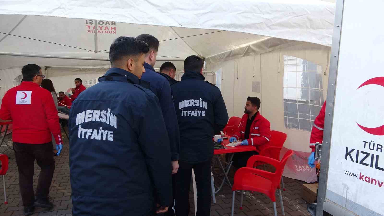 mersinde kan veren itfaiye erleri ogrencilerden alkis aldi 5 uRdvG7I9