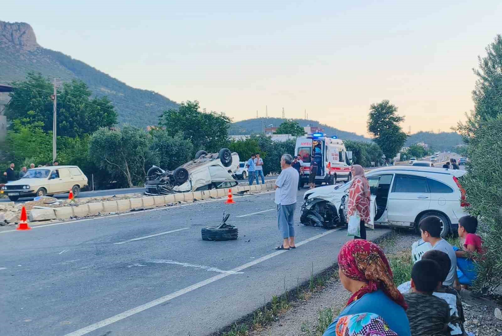 mersinde kaza yapan otomobil takla atti 2 yarali 2 fHIlktZz