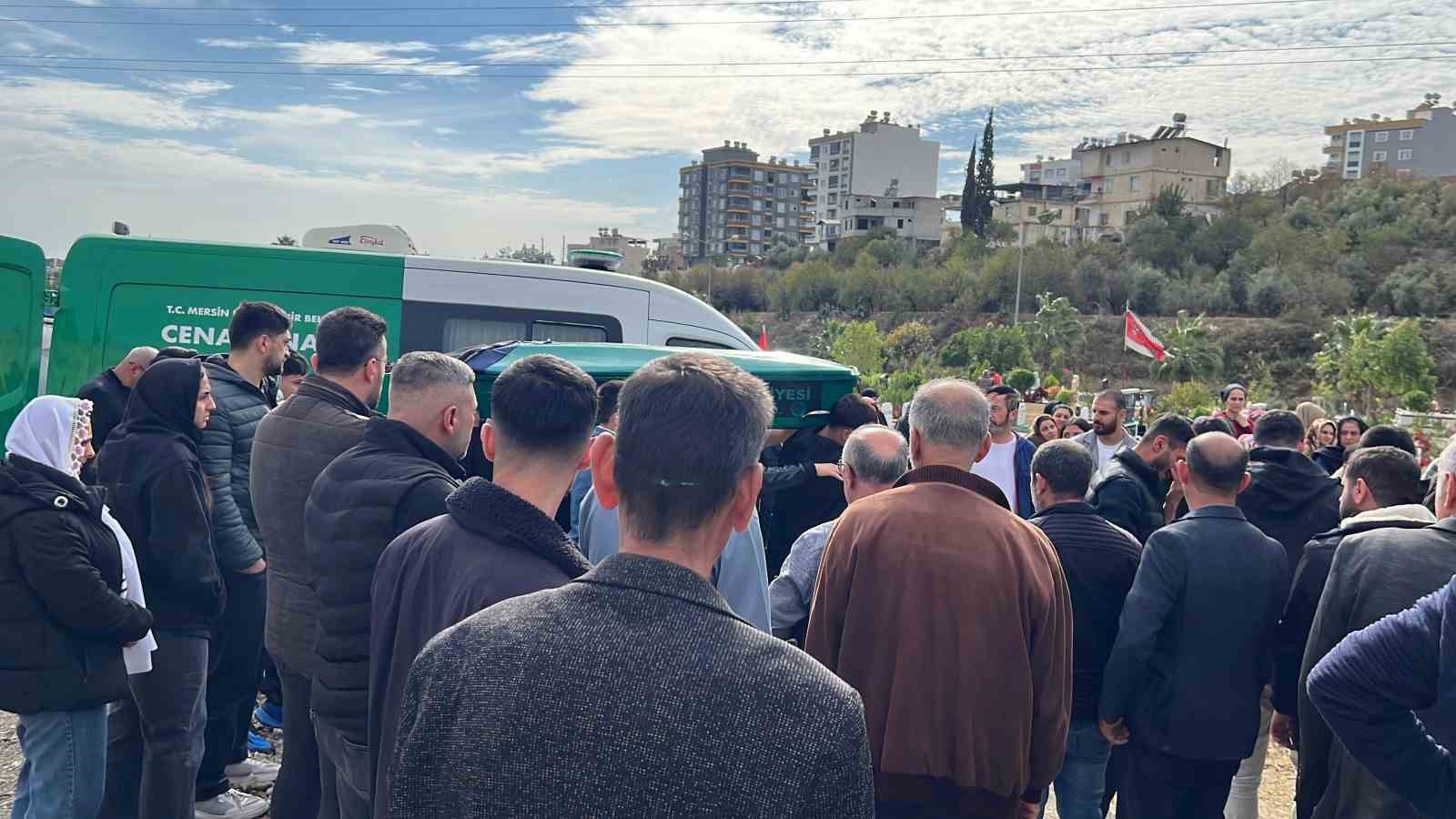 mersinde komsusu tarafindan oldurulen anne ve oglu topraga verildi 3 dA2Mef6W