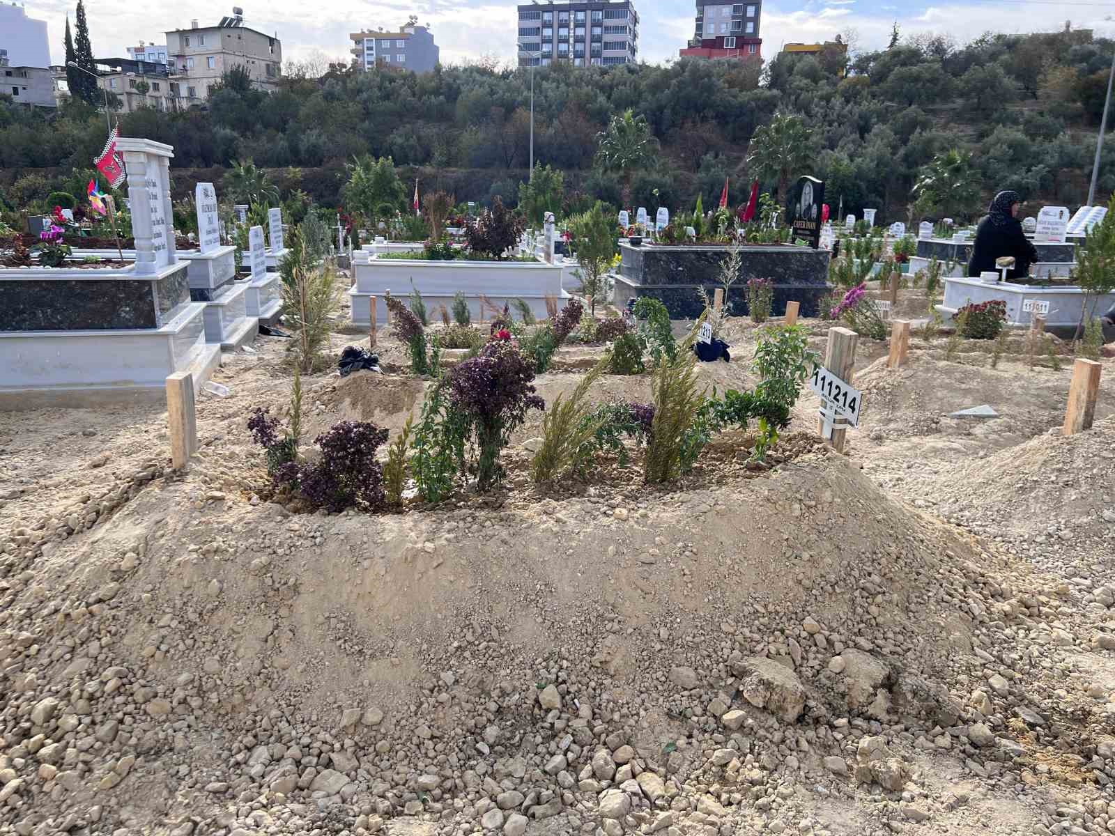 mersinde komsusu tarafindan oldurulen anne ve oglu topraga verildi 4 gjf5p9nS