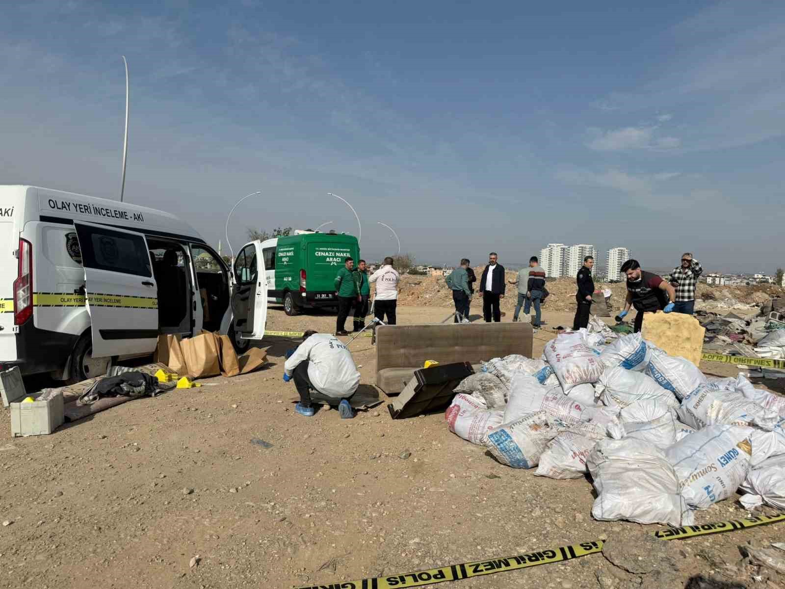 mersinde korkunc cinayet oldurup tuzlayip haliya sarip cekyatla atmislar 5 3U4bOIll