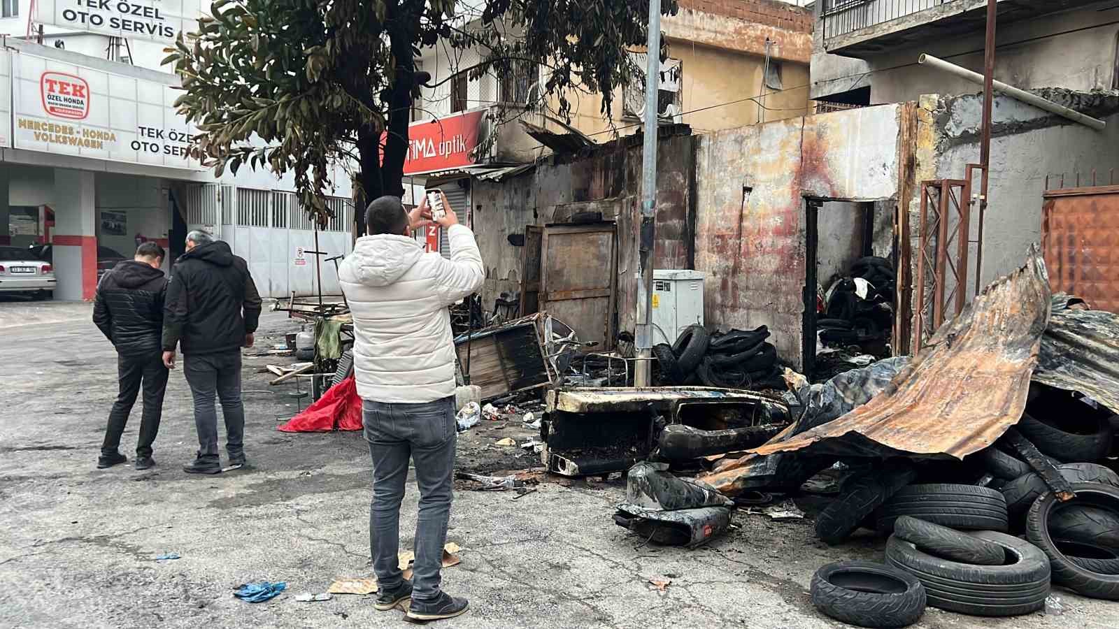 mersinde kundaklanan evde 58 yasindaki kisi agir yaralandi 2