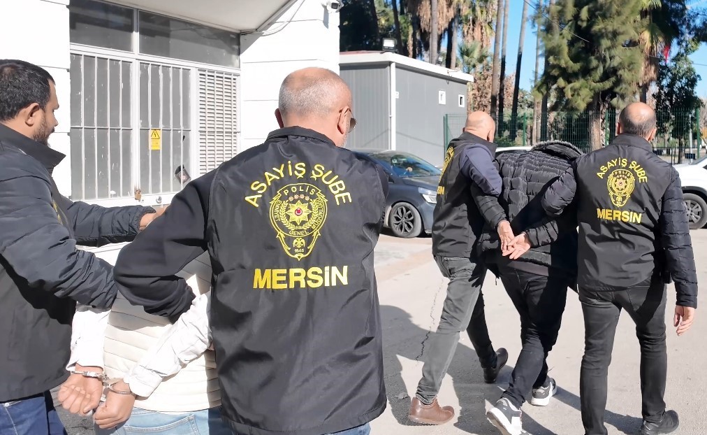 Mersin’de kurşunlama ve yaralama olaylarına karışan şüpheliler yakalandı 4 mersinde kursunlama ve yaralama olaylarina karisan supheliler yakalandi 0 RktnyBVX