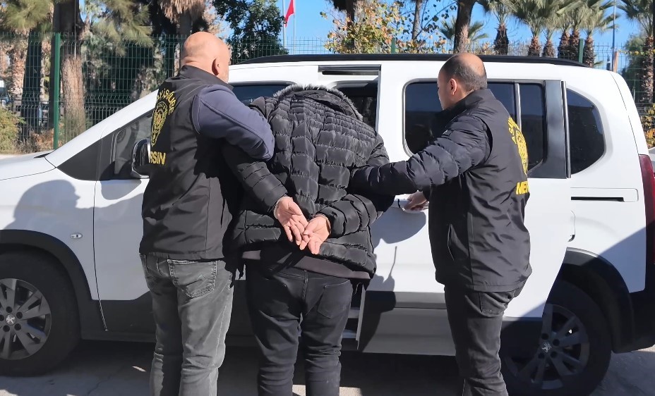 Mersin’de kurşunlama ve yaralama olaylarına karışan şüpheliler yakalandı 6 mersinde kursunlama ve yaralama olaylarina karisan supheliler yakalandi 2 A3zJJQPc