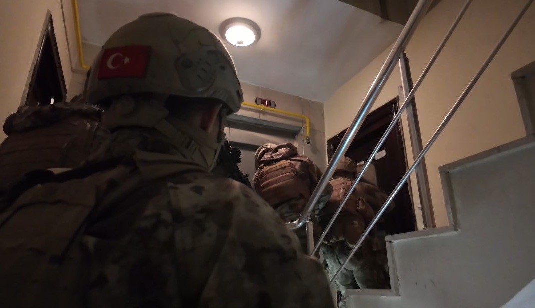 mersinde milyarlik yasa disi bahis operasyonu 9 tutuklama 2 kZejuC2U