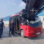 mersinde-minibus-ile-vinc-carpisti-1-yarali-B3hIkKmc.jpg