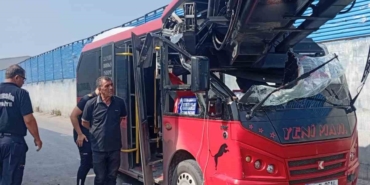 mersinde-minibus-ile-vinc-carpisti-1-yarali-B3hIkKmc.jpg