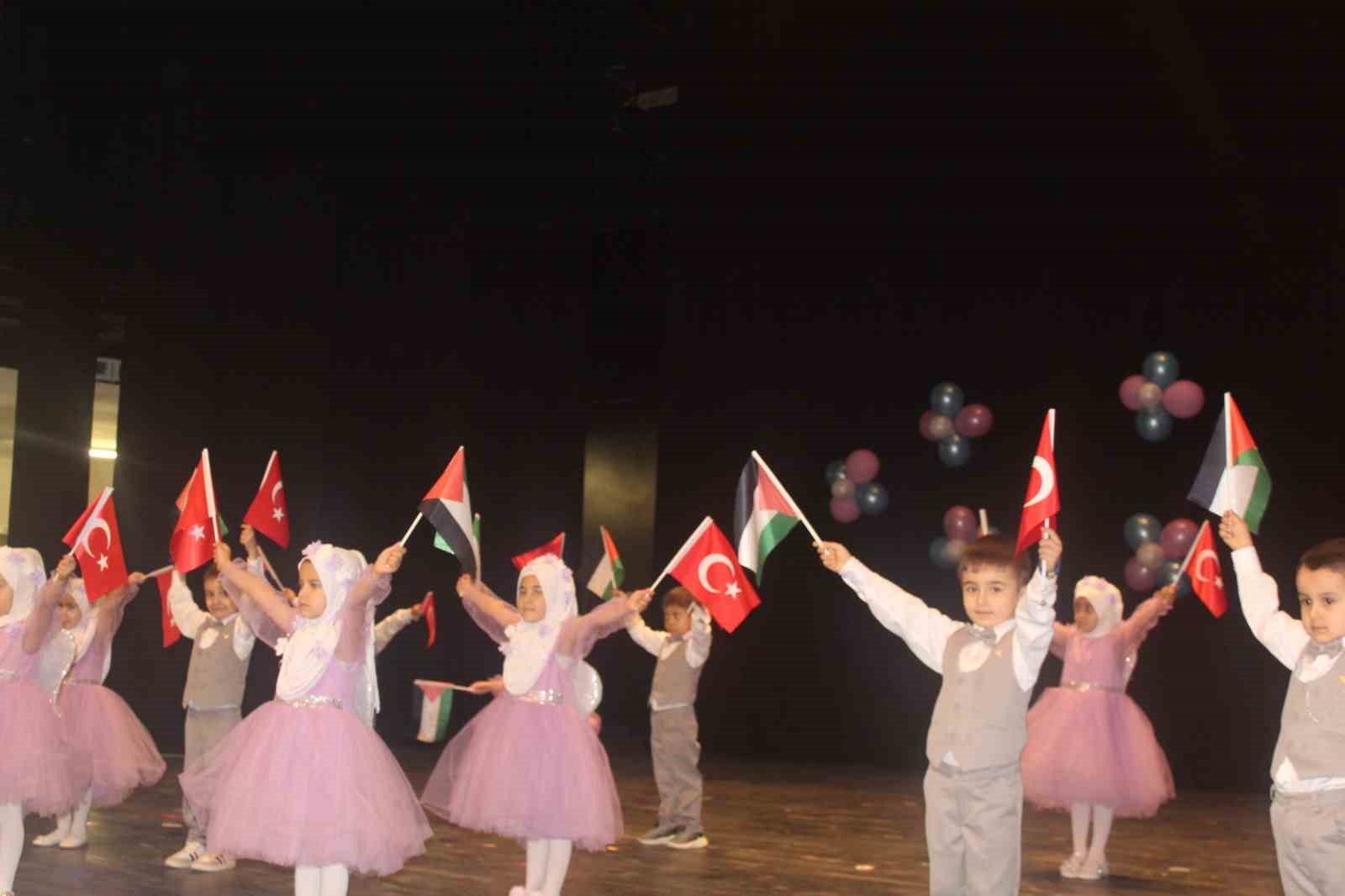 mersinde miniklerin sahne performansi ilgiyle izlendi 0 cHK2QG57