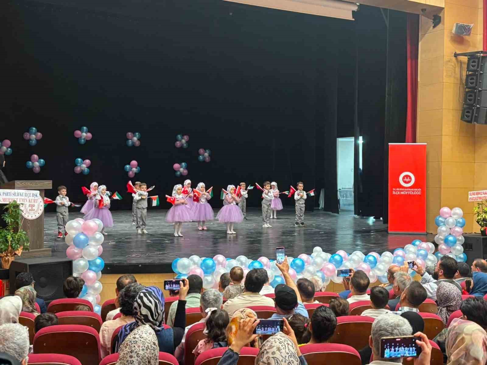 mersinde miniklerin sahne performansi ilgiyle izlendi 1 RH7U8aKm