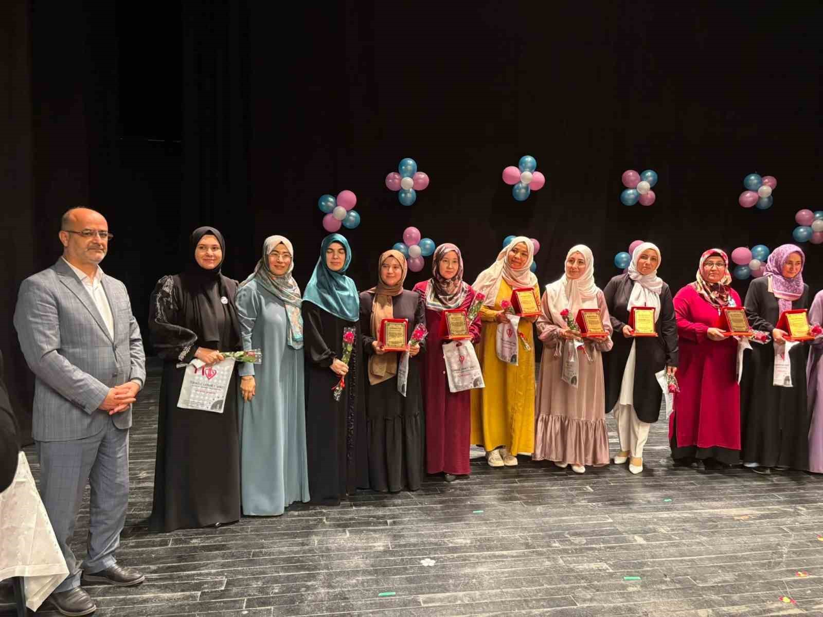 mersinde miniklerin sahne performansi ilgiyle izlendi 3 UUBKV5yY
