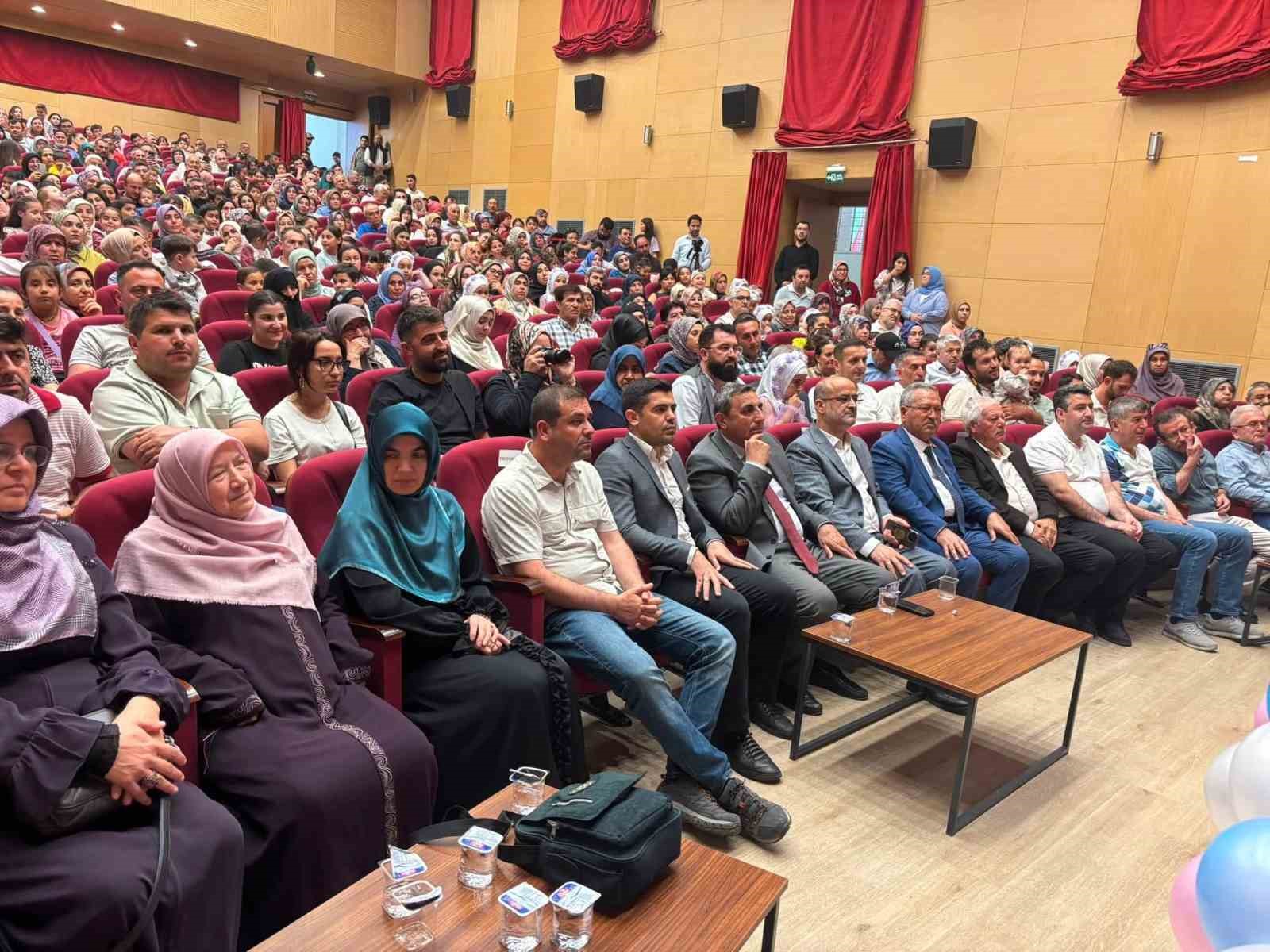 mersinde miniklerin sahne performansi ilgiyle izlendi 4 RiXTtcbB