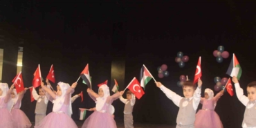 mersinde-miniklerin-sahne-performansi-ilgiyle-izlendi-cmstvisD.jpg