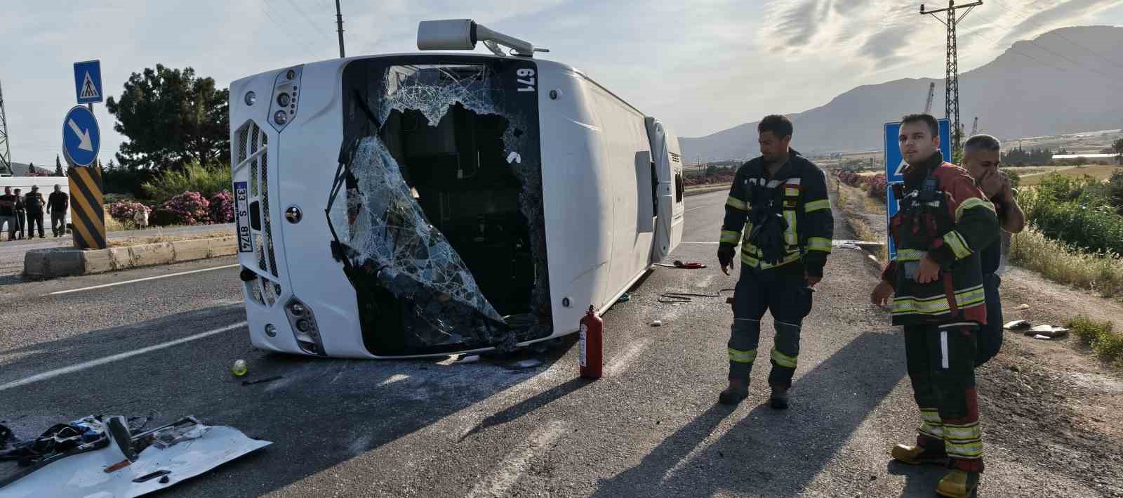 mersinde ogrenci servisi devrildi 17 yarali 1