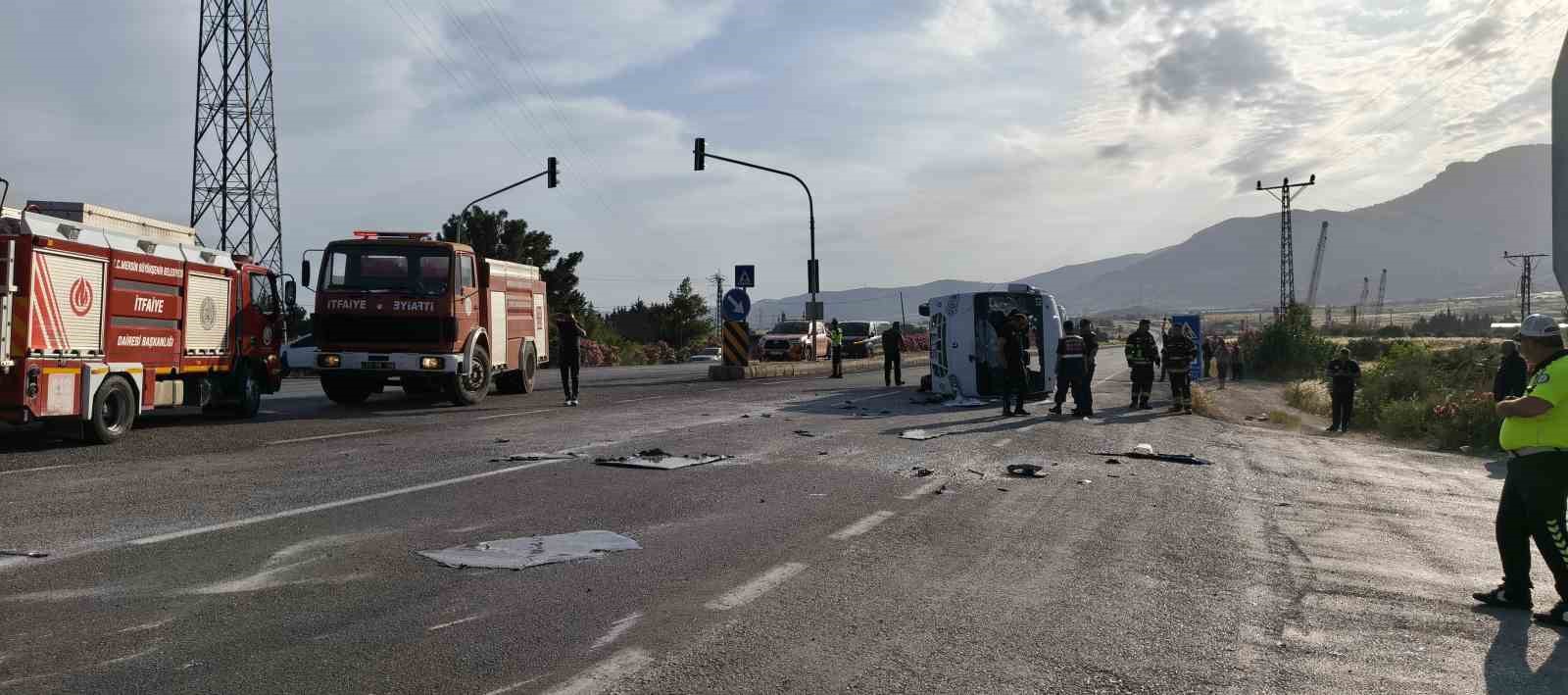 mersinde ogrenci servisi devrildi 17 yarali 3 V1W4M5cY