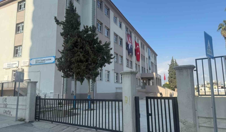 mersinde-okulda-gida-zehirlenmesi-suphesi-26-cocuk-hastaneye-sevk-edildi-AgBphQlm.jpg