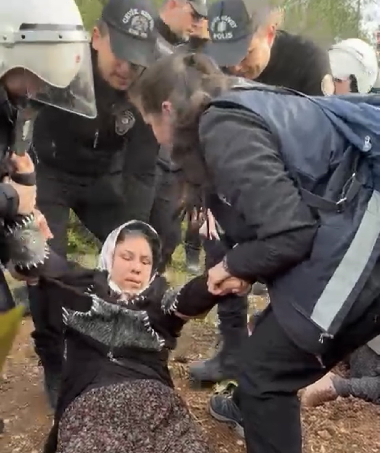 mersinde ormanlik alana ekili narenciye bahcelerinin kaldirilmasi kararina tepki 3 tFtnysBz