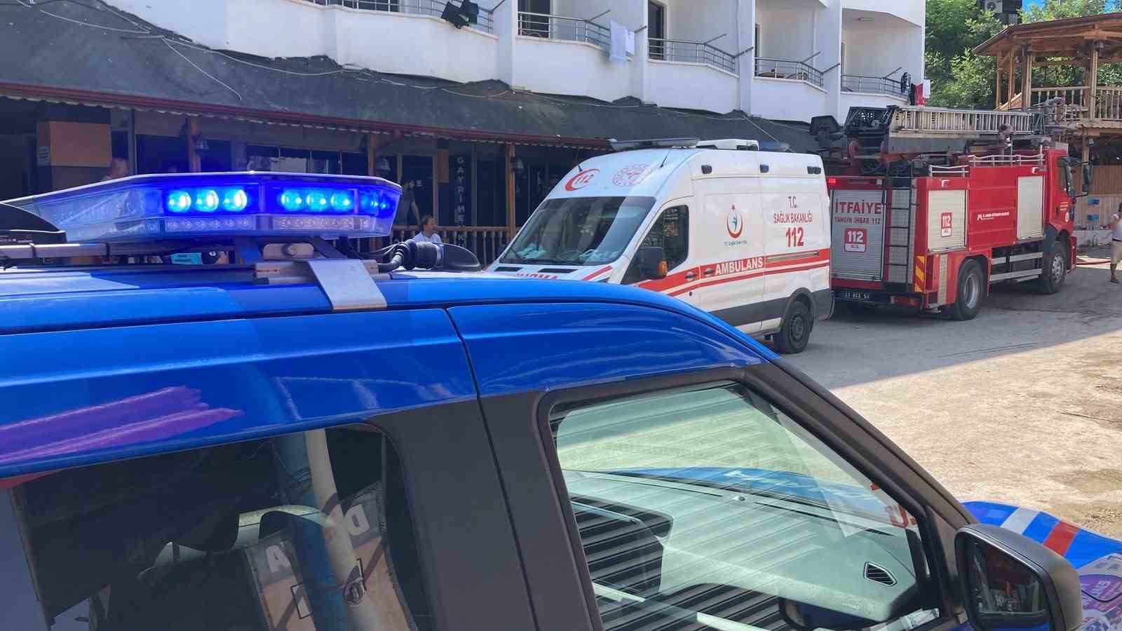 Mersin’de otelde yangın: 9 kişi dumandan etkilendi 5 mersinde otelde yangin 9 kisi dumandan etkilendi 1 3WLbmTbZ