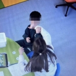 mersinde-otizmli-cocuga-siddet-kamerada-ogretmen-tutuklandi-y5M1N9Qr.jpg