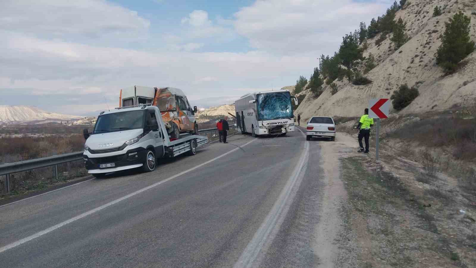mersinde otobusle minibus carpisti kaza ucuz atlatildi 2 yarali 0 z36BzaX8