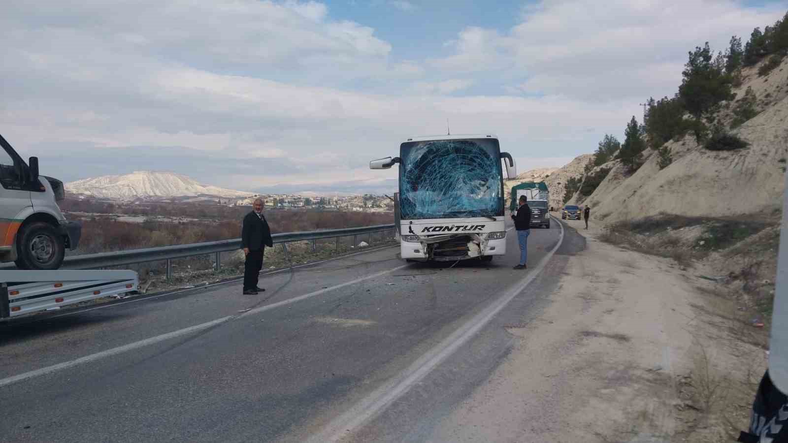 mersinde otobusle minibus carpisti kaza ucuz atlatildi 2 yarali 2