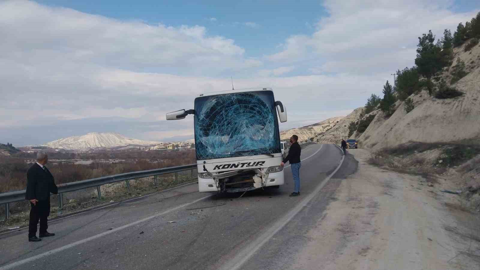 mersinde otobusle minibus carpisti kaza ucuz atlatildi 2 yarali 4 94IwHWyw