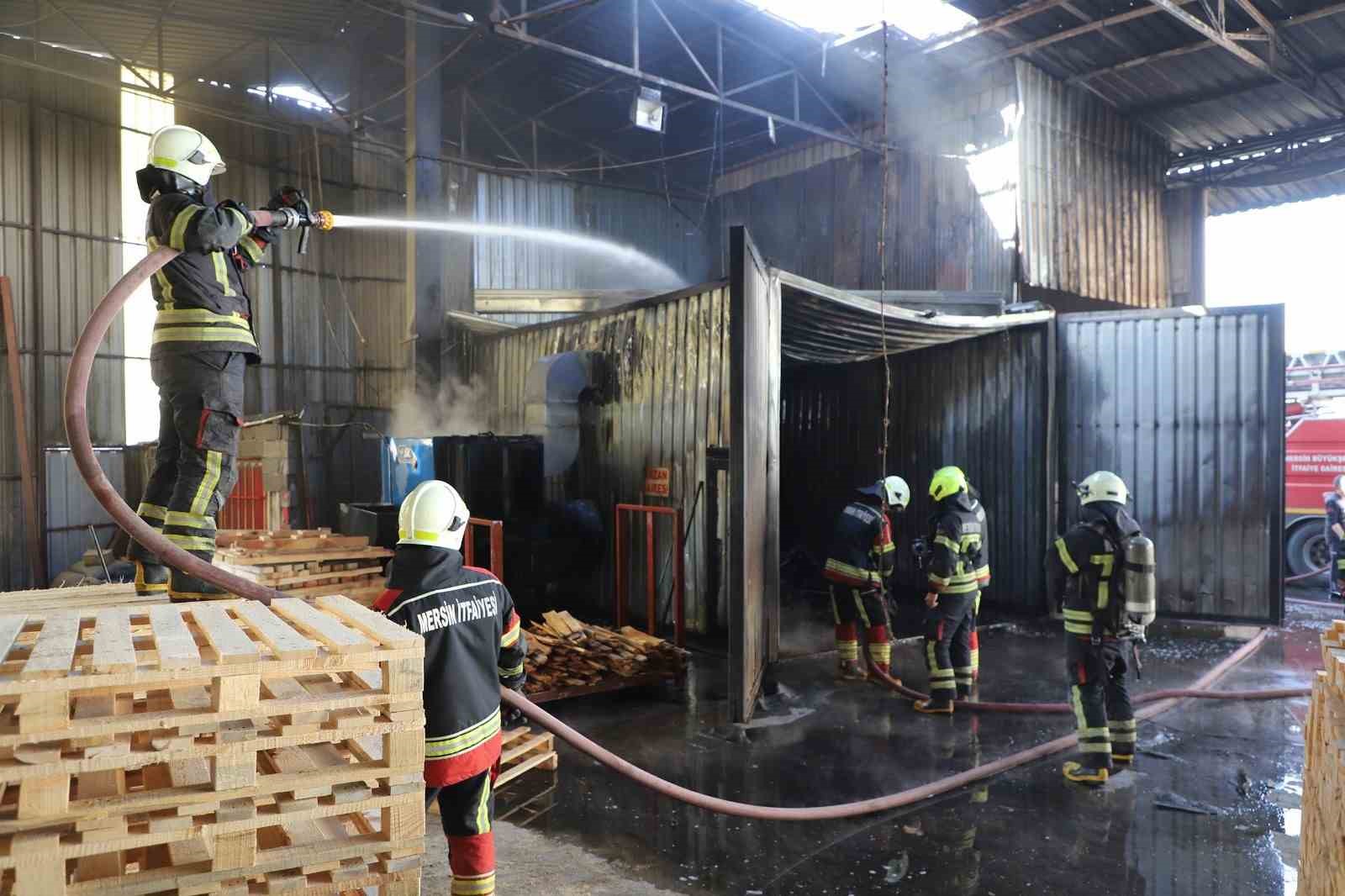 mersinde palet imalathanesinde cikan yangin kontrol altina alindi 3 SbeQBGup
