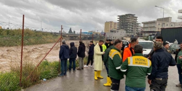 mersinde-saganak-yagmur-etkili-oluyor-IY7W948u.jpg