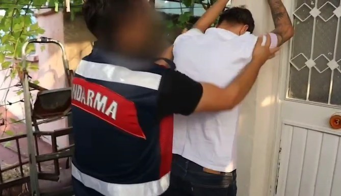 mersinde sahte ilan dolandiricilarina operasyon 18 tutuklama 0 AM6vL393