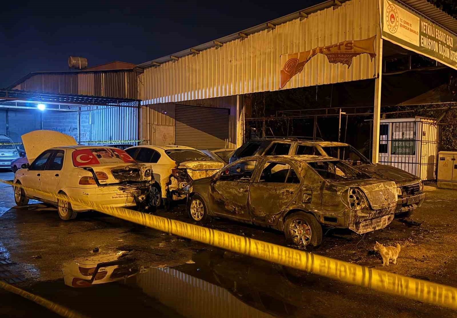 mersinde sanayi sitesinde park halindeki 5 arac kundaklandi 0 uTbQZBtz