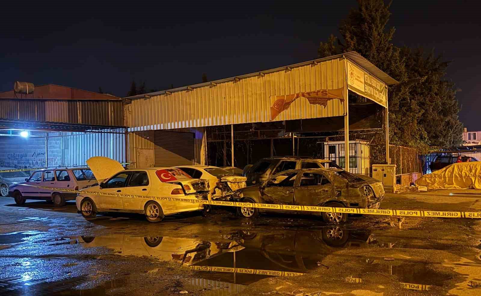 mersinde sanayi sitesinde park halindeki 5 arac kundaklandi 1 QUgX4XHY