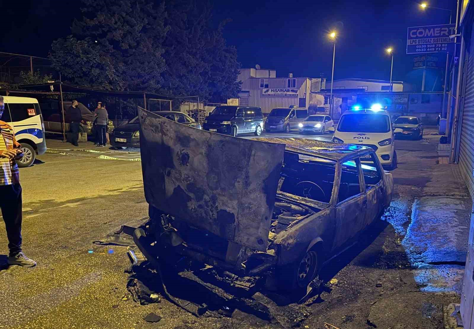 mersinde sanayi sitesinde park halindeki 5 arac kundaklandi 2 CHGFi8pw
