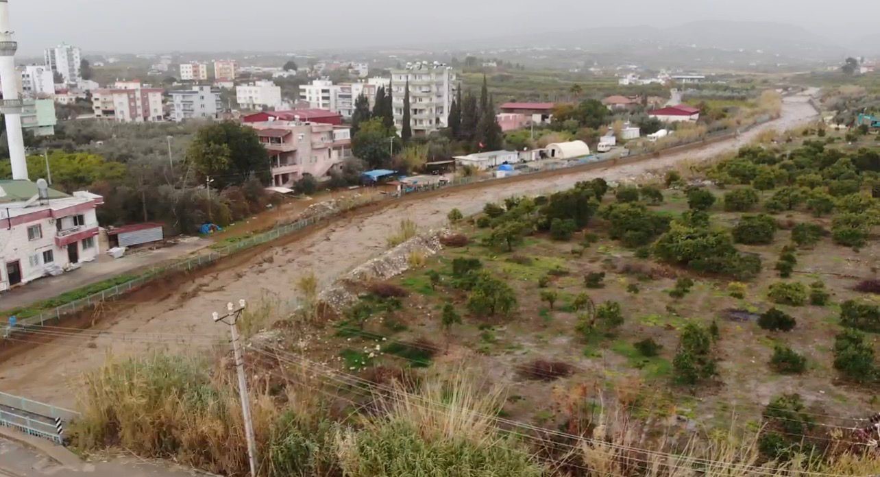 mersinde siddetli yagis sel ve su taskinlarina neden oldu 4 Lk4hEire