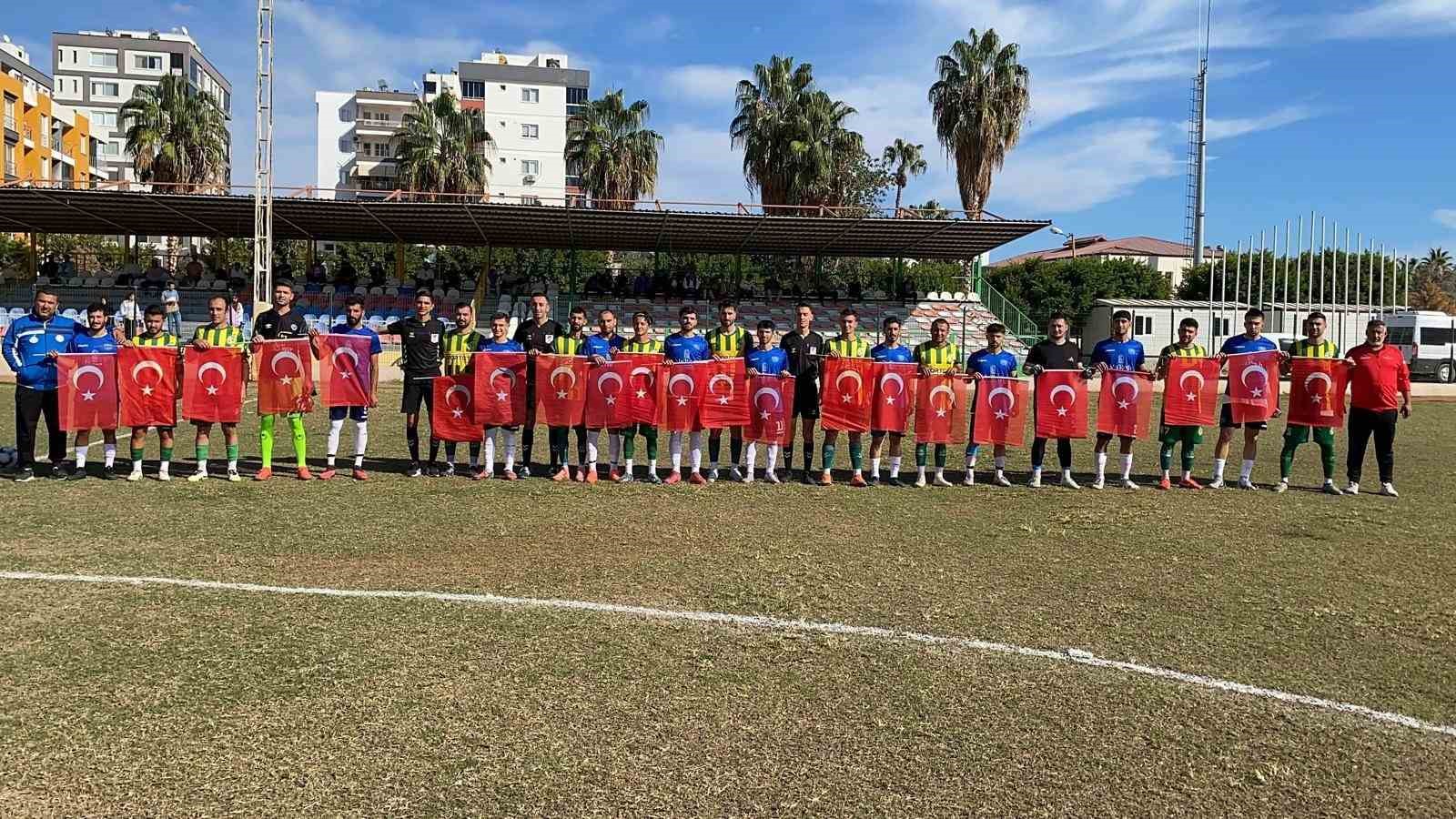 Mersin’de takımlar sahaya Türk bayraklarıyla çıkarak şehitleri andı 5 mersinde takimlar sahaya turk bayraklariyla cikarak sehitleri andi 1 Ohbrd9gP