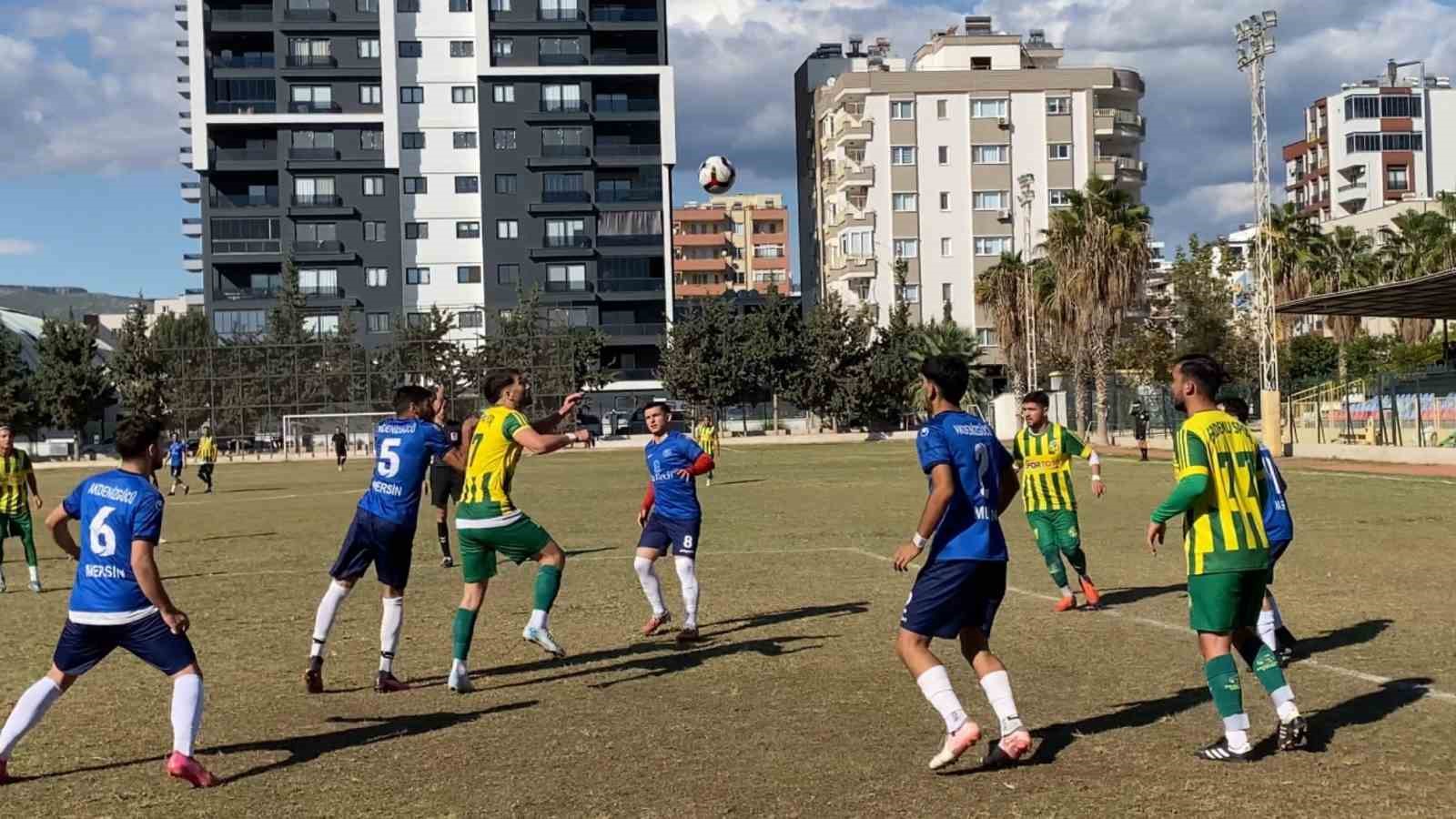 Mersin’de takımlar sahaya Türk bayraklarıyla çıkarak şehitleri andı 6 mersinde takimlar sahaya turk bayraklariyla cikarak sehitleri andi 2 igt4Bgam