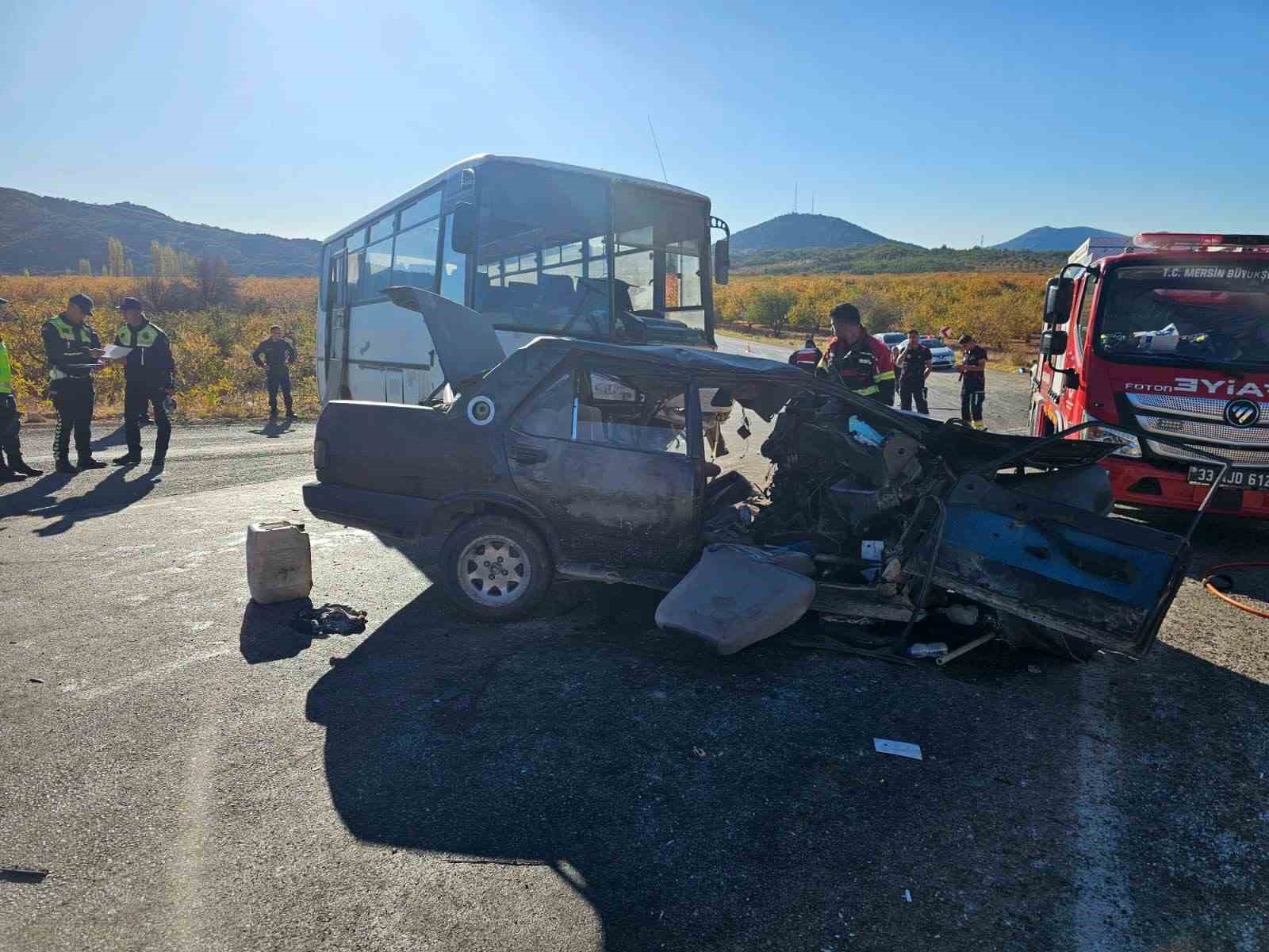 Mersin’de tarım işçilerini taşıyan midibüs otomobille çarpıştı: 3 ölü, 12 yaralı 4 mersinde tarim iscilerini tasiyan midibus otomobille carpisti 3 olu 12 yarali 0