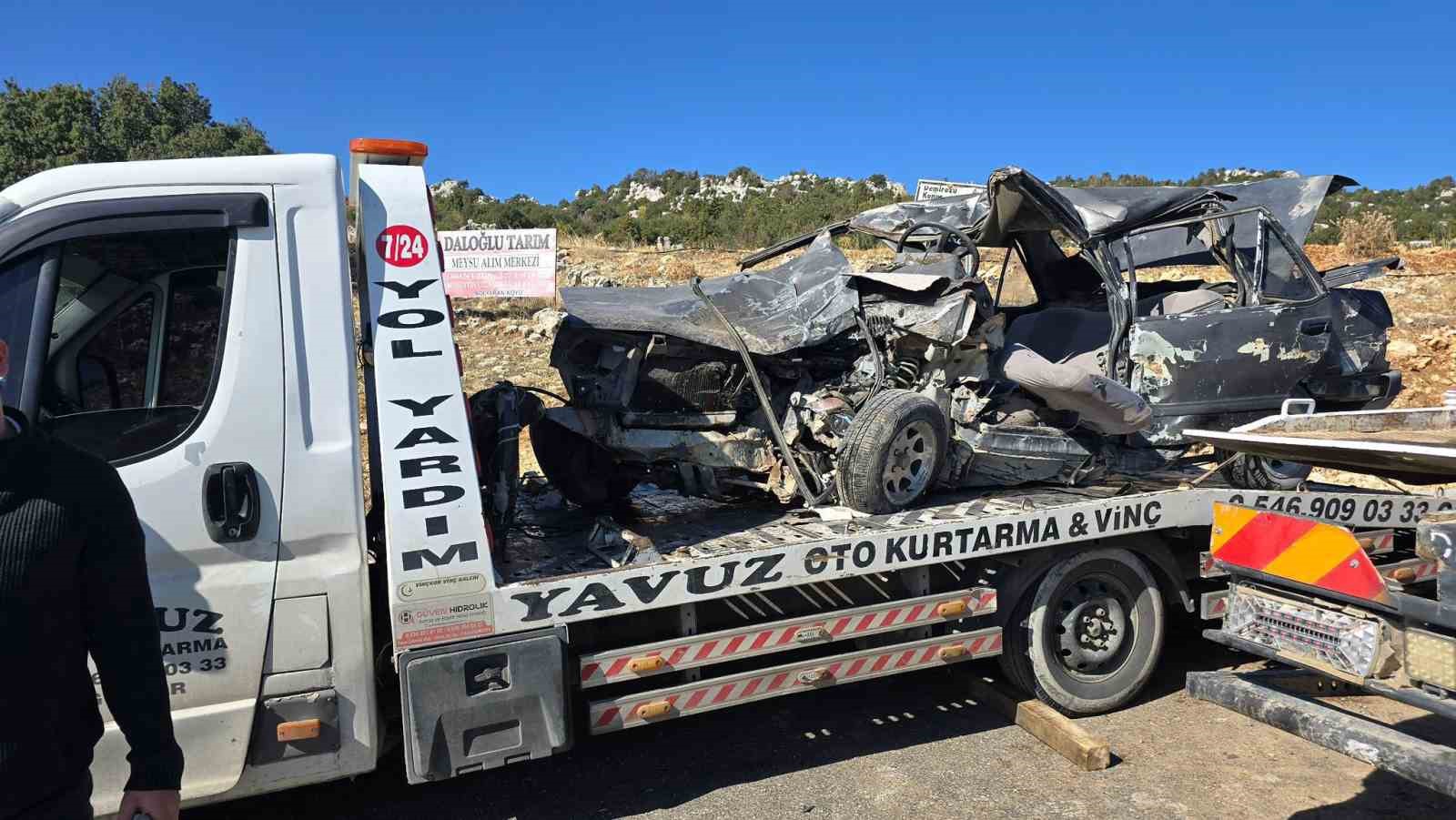 Mersin’de tarım işçilerini taşıyan midibüs otomobille çarpıştı: 3 ölü, 12 yaralı 6 mersinde tarim iscilerini tasiyan midibus otomobille carpisti 3 olu 12 yarali 2 jiRERJsv