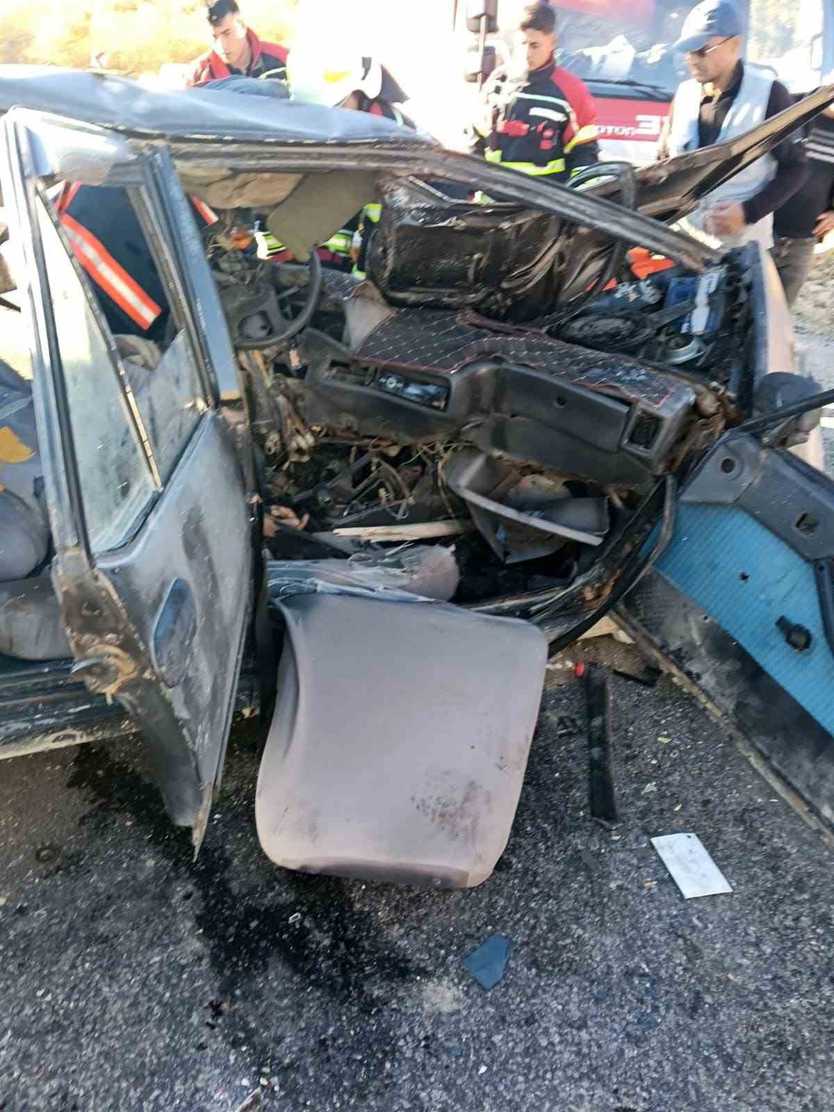 Mersin’de tarım işçilerini taşıyan midibüs otomobille çarpıştı: 3 ölü, 12 yaralı 7 mersinde tarim iscilerini tasiyan midibus otomobille carpisti 3 olu 12 yarali 3 71s48bBY