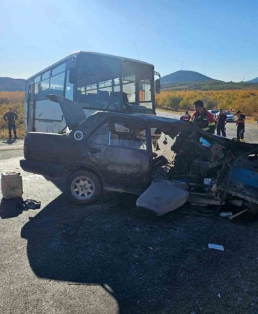 mersinde-tarim-iscilerini-tasiyan-midibus-otomobille-carpisti-3-olu-12-yarali-bVvqhQxT.jpg