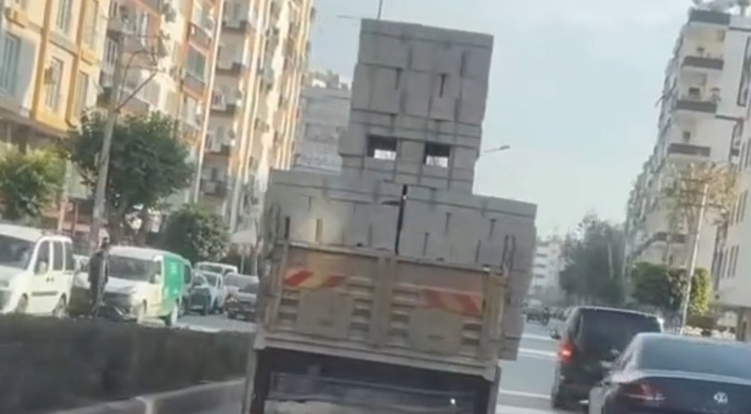 mersinde tehlikeli yukleme yapan kamyon surucusune ceza yagdi 0 EspDsuep