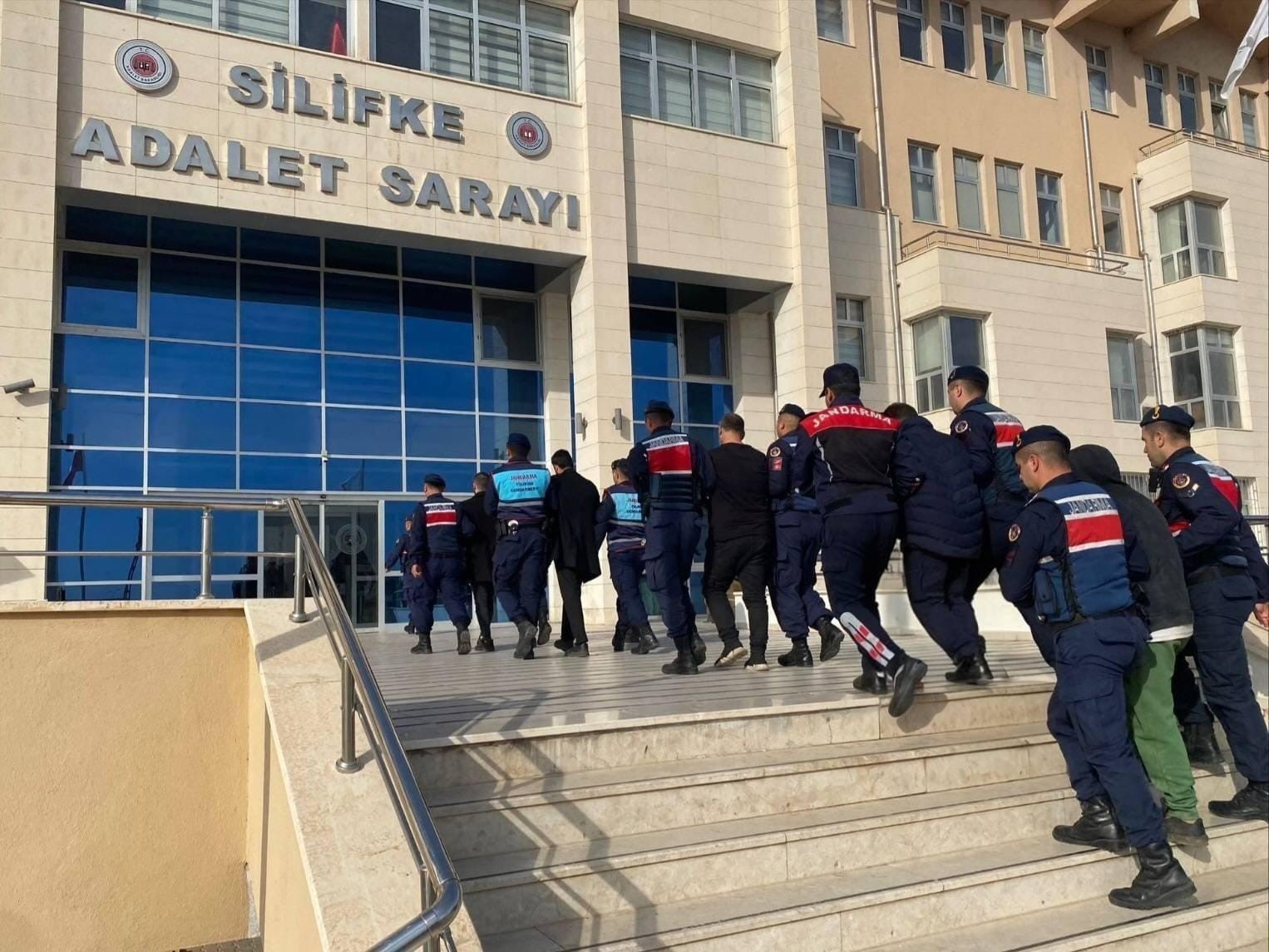 mersinde tekneye kacak sigara operasyonu 6 tutuklama 0 NMTfll9j