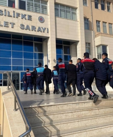 mersinde-tekneye-kacak-sigara-operasyonu-6-tutuklama-xUk1x3Il.jpg