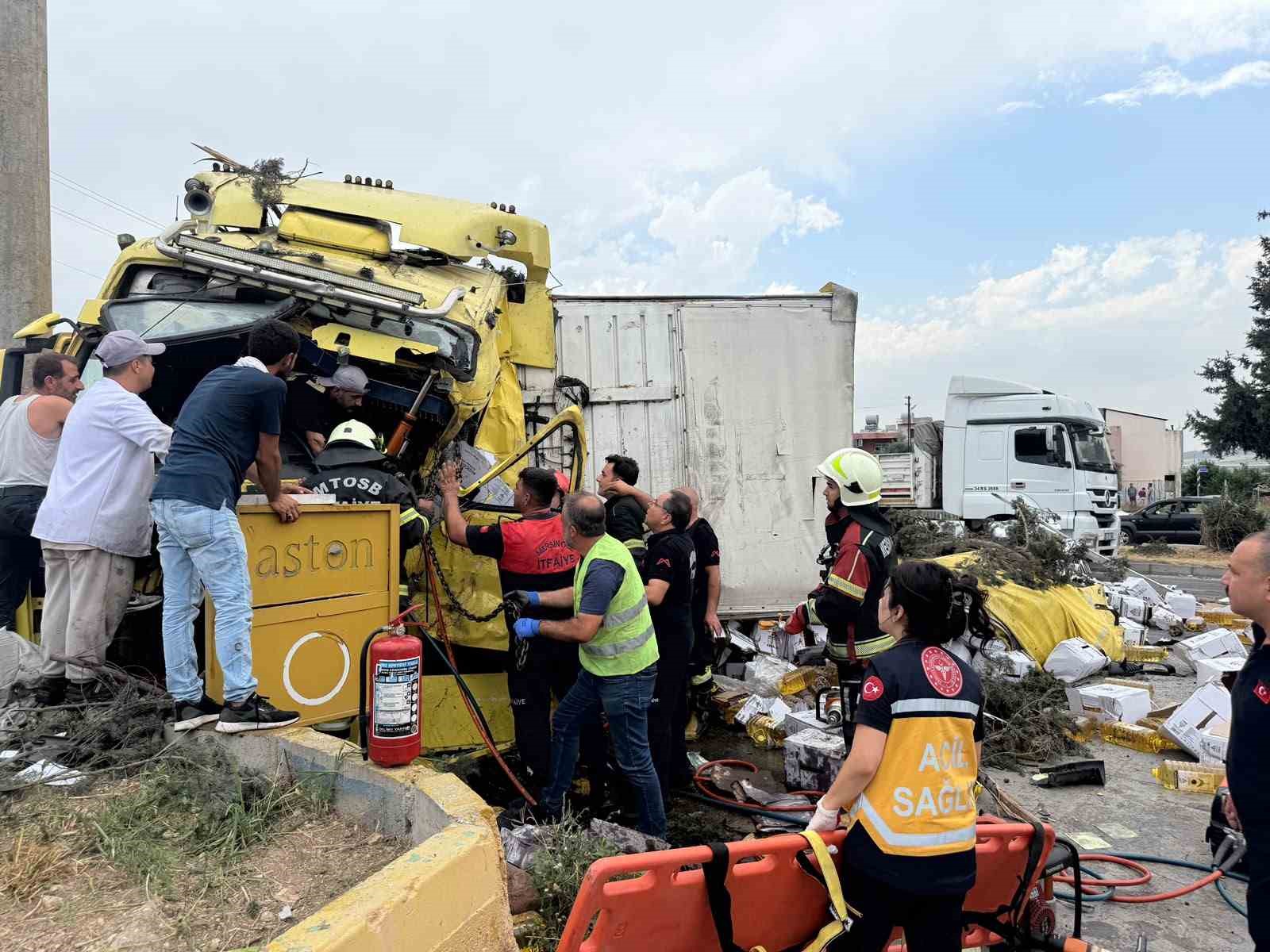 Mersin’de tırlar kafa kafaya çarpıştı: 1 ölü, 2 yaralı 6 mersinde tirlar kafa kafaya carpisti 1 olu 2 yarali 2 CpcY7tR4