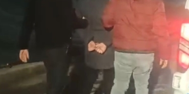 mersinde-trafikte-tartisma-tutuklama-ile-bitti-sopali-alkollu-surucunun-ehliyeti-alindi-14-bin-tl-TrgmpeeC.jpg