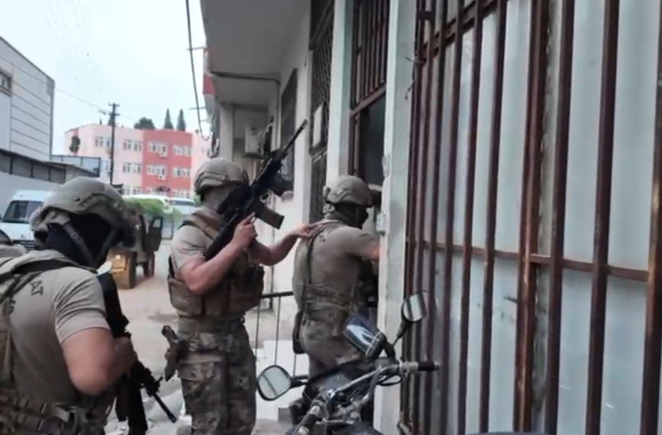 Mersin’de uyuşturucu kullanıcılarına şafak operasyonu: 42 gözaltı 5 mersinde uyusturucu kullanicilarina safak operasyonu 42 gozalti 1 USUyEhSm