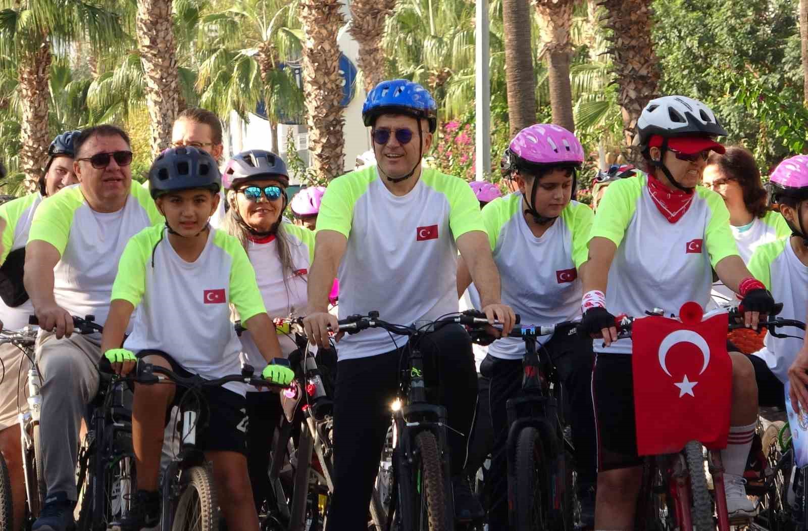 mersinde yaslisindan gencine bisiklet tutkunlari pedal cevirdi 0 ODJMpGHU