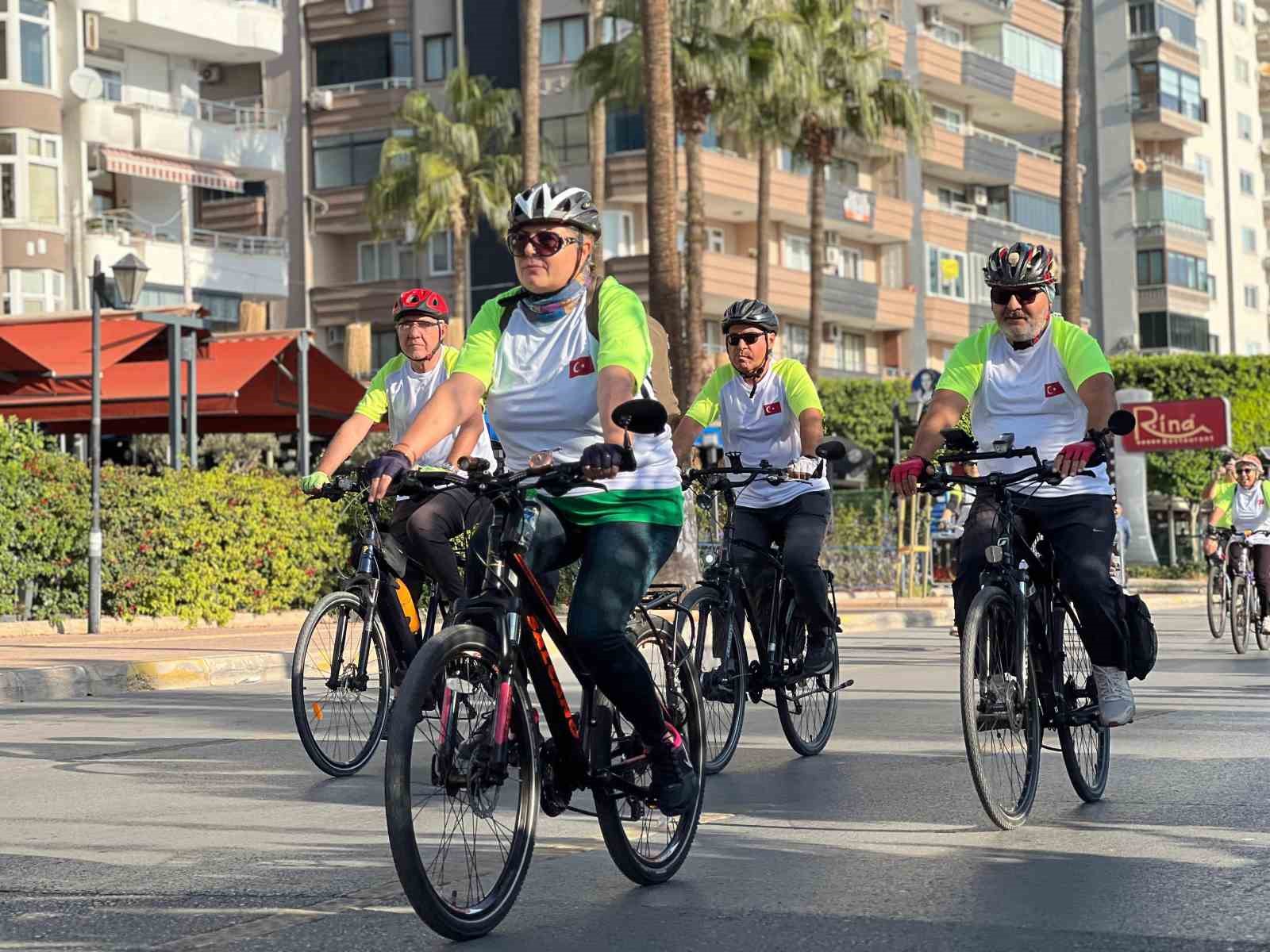 mersinde yaslisindan gencine bisiklet tutkunlari pedal cevirdi 1